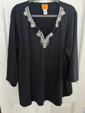 Ruby Rd. Woman 2X Black Knit Top White Soutache Trim Split Front Neckline